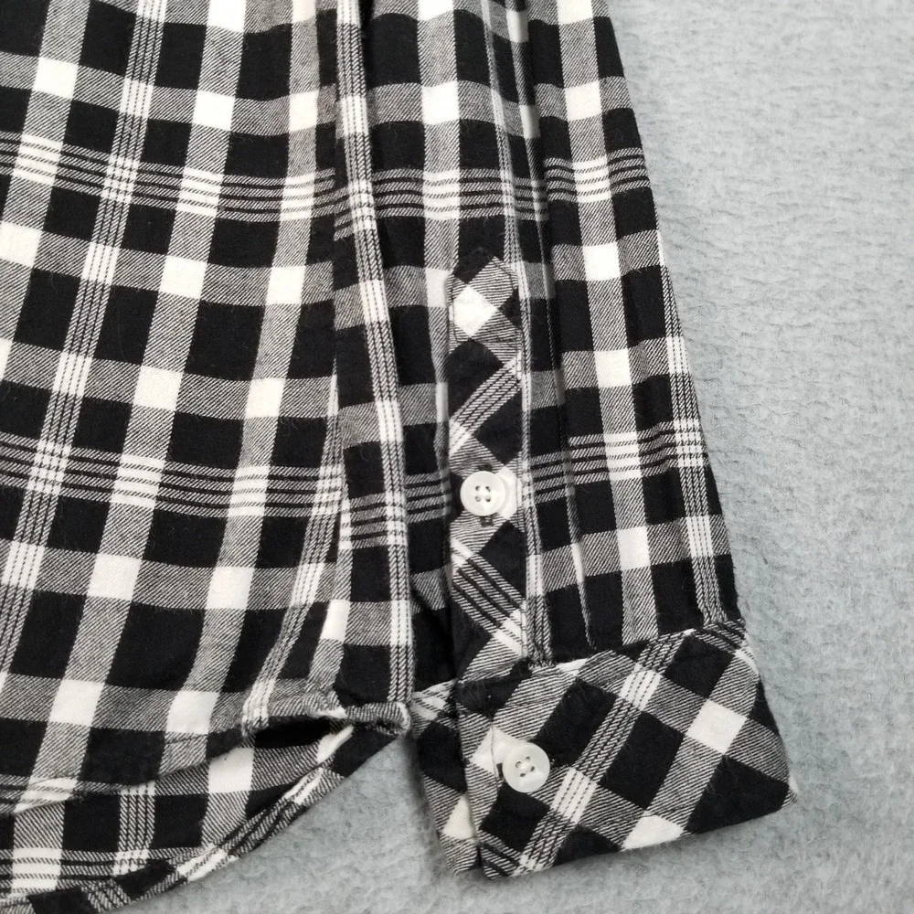 Croft & Barrow Button Up Shirt Women's Medium M Black White Plaid Flannel Cotton